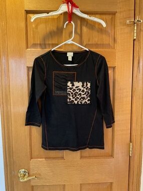 Zenergy by Chico’s Black Long-Sleeve Top with Leopard Patch and Orange Stitching